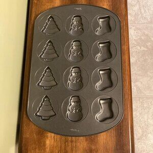 Wilton Christmas Non-Stick Cookie Pan  Stocking, Snowman, and Christmas Tree